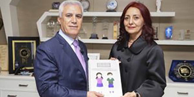 '�lke olarak �ocuklara sevgimizi dokunarak g�steriyoruz'