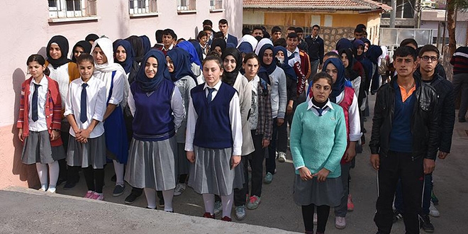 Köy köy dolaştılar kızları okula kavuşturdular