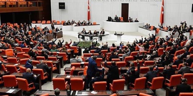 4 KHK'nın Meclisten geçen halleri Resmi Gazetede yayımlandı