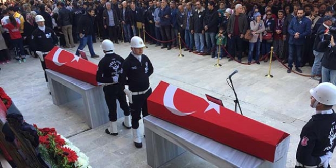 Terör saldırısında hayatını kaybedenler için tören düzenlendi