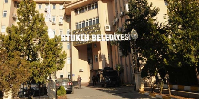 Polis ekipleri, Artuklu Belediyesi'nde arama yaptı