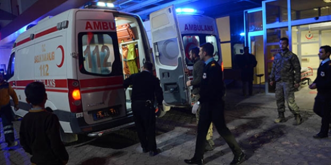 Suriye'de yaralanan 4 Türk askeri Kilis'e getirildi
