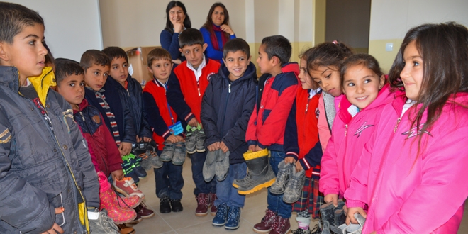 Öğrencilik yıllarını düşünüp öğrencilere yardım yaptı