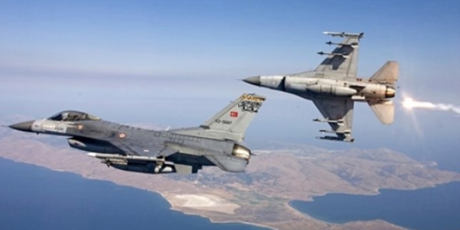Türk F-16'larına Yunan jetlerinden taciz