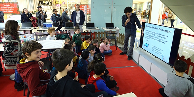 Öğrencilere 'bilgisayar yazılımı' eğitimi