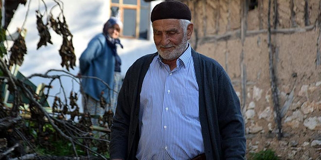 Muhtar görevi süresince 25 hükümet gördü