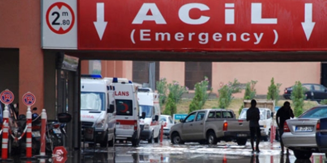 Is�nmak i�in depoda ate� yakan �of�rler zehirlendi