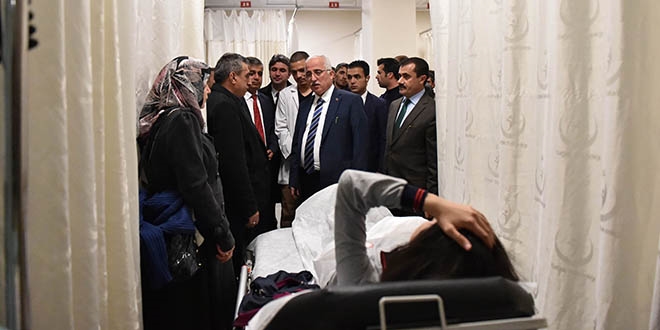 Vali: Adli soruşturma başlatıldı, ayakta öğrenci alınmış