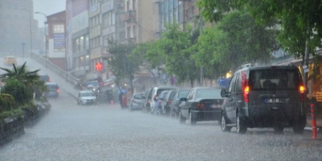 Kuvvetli yağış hayatı olumsuz etkiledi