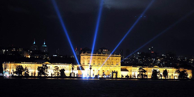 Dolmabahçe Sarayı ziyaretçilerin gözdesi oldu