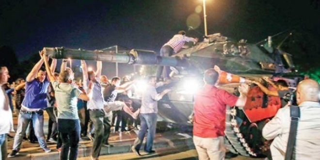 'Egzozlarını tıkayıp tankları durdurduk'