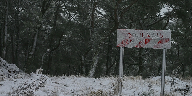 İzmir'e mevsimin ilk karı yağdı