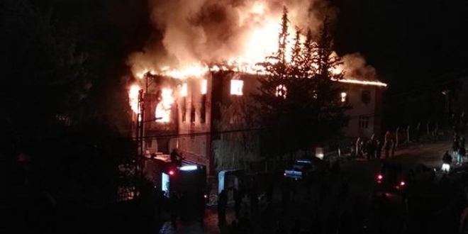 Adana'daki yangnla ilgili konulan yayn yasa kaldrld