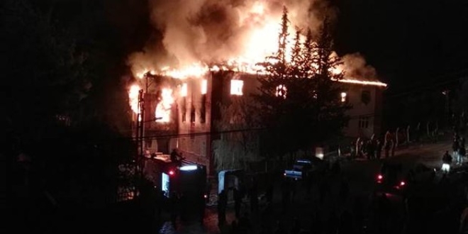 Adana'daki yangınla ilgili konulan yayın yasağı kaldırıldı