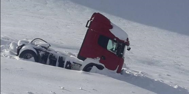 Ardahan-Artvin karayolu büyük araçlara kapatıldı