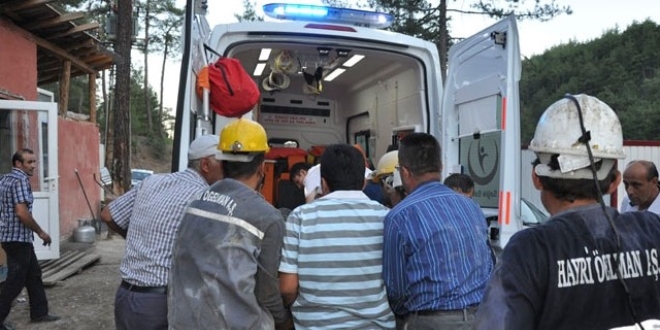 Denizli'de kanalizasyon kazısında göçük: 2 yaralı