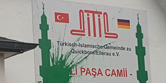 Almanya'da D�T�B camisine sald�r�