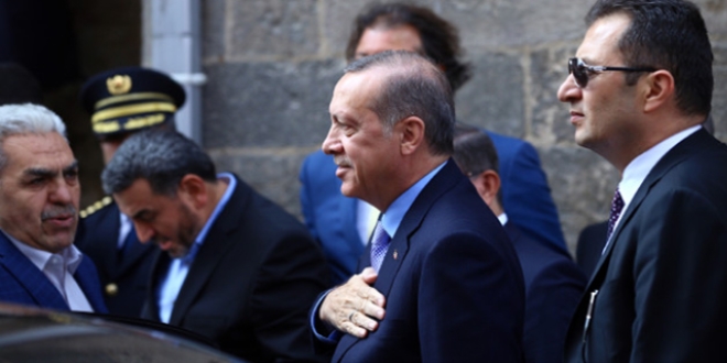 Erdo�an ve Y�ld�r�m cuma namaz�n� birlikte k�ld�