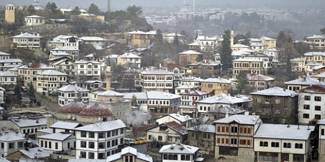 Safranbolu konakları beyaza büründü