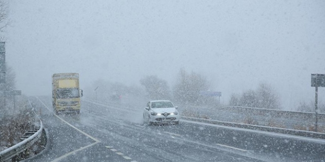 Bolu Dağı'nda yoğun kar devam ediyor