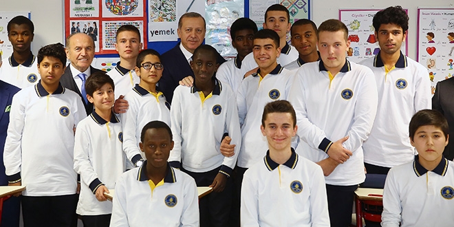 Cumhurbaşkanı Erdoğan, öğrencilerle sohbet etti