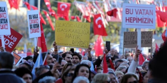 CHP mitinginde 'ülkücülük' dövizleri