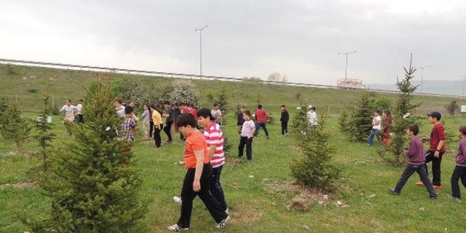 Başkentte 600 öğrenci fidan dikti