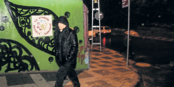 Müdür, erken saatlerde okul çevresinde takipte