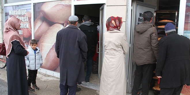 Fırıncılar iş bıraktı belediye üretimi arttırdı