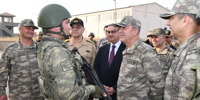 Orgeneral Akar, güvenlik korucularını ile görüştü