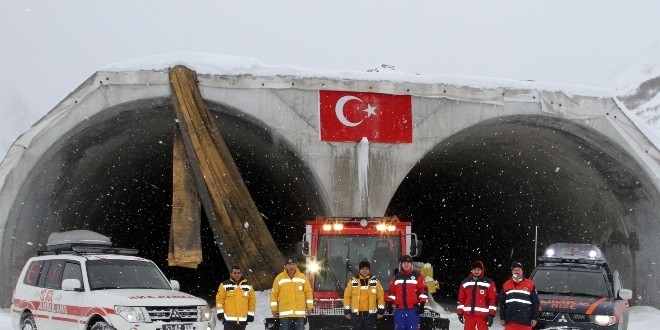 Rize'de sağlık ekiplerinin 'kar tatbikatı' gerçeği aratmadı