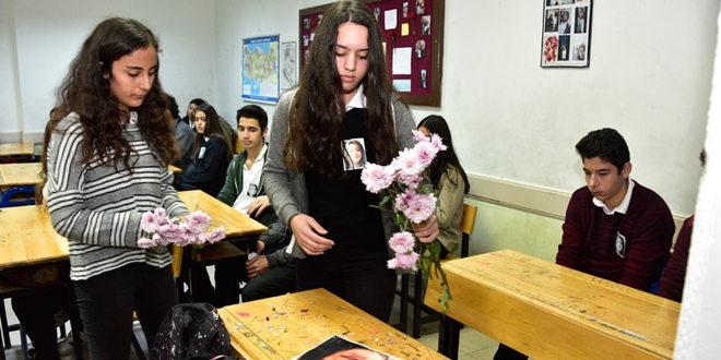 Kazada hayatını kaybeden lise öğrencisine sınıfta tören