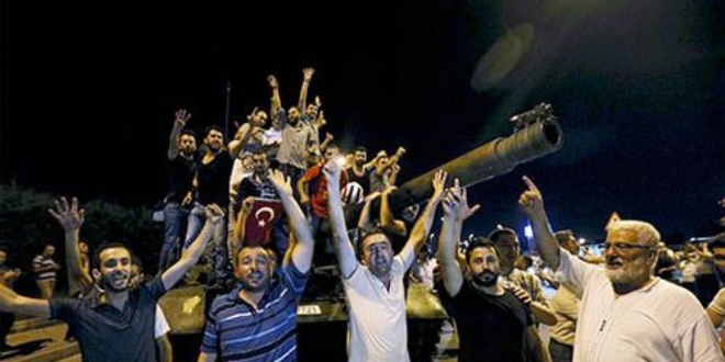 'Ailemle abdest aldık ve helalleşerek sokağa çıktık'