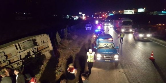 Bursa'da trafik kazas�: 4 �l�, 1 yaral�