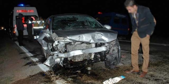 Belediye ba�kan�n�n i�inde bulundu�u araca domuz �arpt�