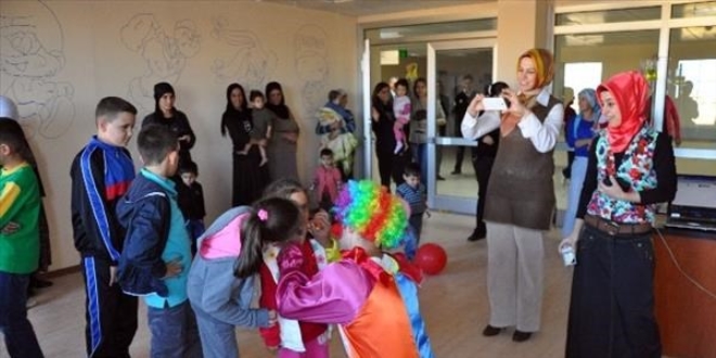 Diyarbak�r'da hastanedeki �ocuklara moral etkinli�i