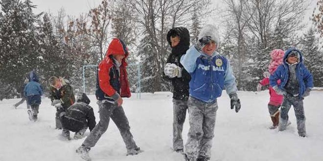 Artvin'de okullar yar�n i�in tatil edildi