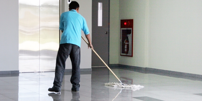 Sözleşmeli öğretmenler el birliğiyle okul temizledi