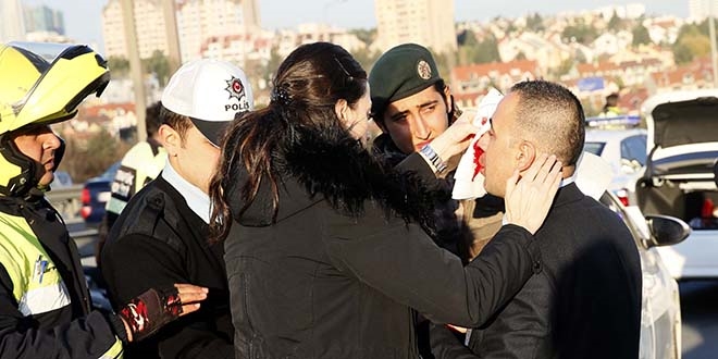 Cumhurbaşkanı'nın konvoyunda kaza: 1 polis yaralı