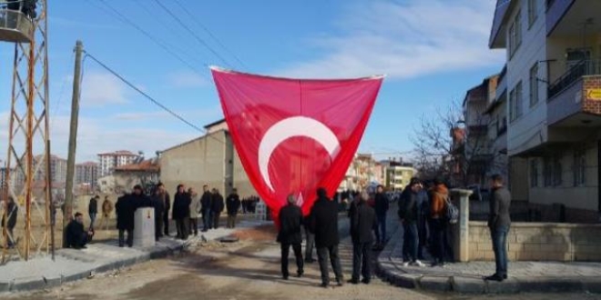 Şehit olan polis memurunun babaevine acı haber verildi