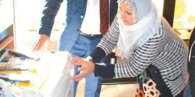 Çamaşırı kim yıkayacak deyip, kızını okula göndermedi