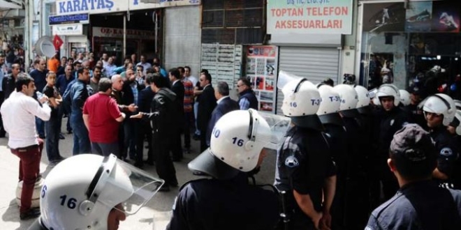 Gaziantep'te kapatılan derneğin deposu yağmalandı
