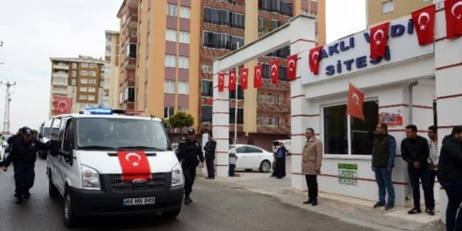 Şehit iki polisin naaşları Adana'ya getirildi