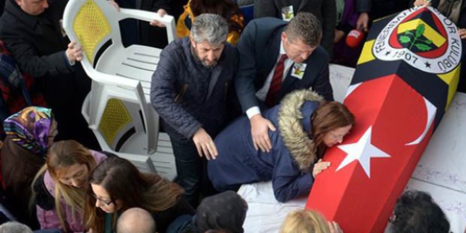 T�p ��rencisi Berkay'�n cenazesi son kez babaevinde...