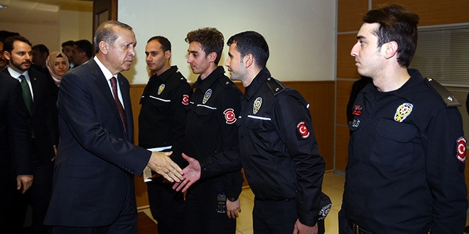 Erdoğan, Çevik Kuvvet Şube Müdürlüğünü ziyaret etti
