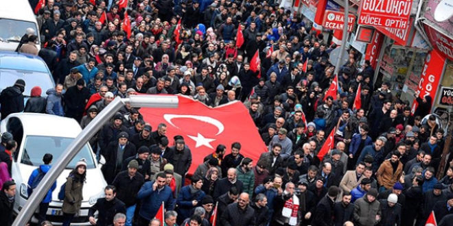 İstanbul'daki terör saldırısına meydanlardan tepki
