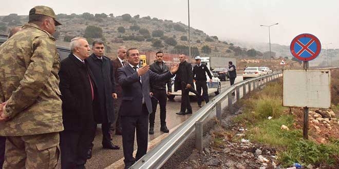Hatay Valisi Ata, sınırda incelemelerde bulundu