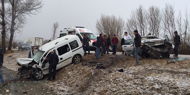 Tokat'ta feci kaza: 2 ölü, 3 yaralı