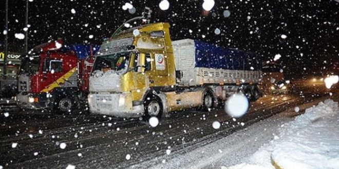 Zonguldak-stanbul karayolu youn kar ya nedeniyle ulama kapatld