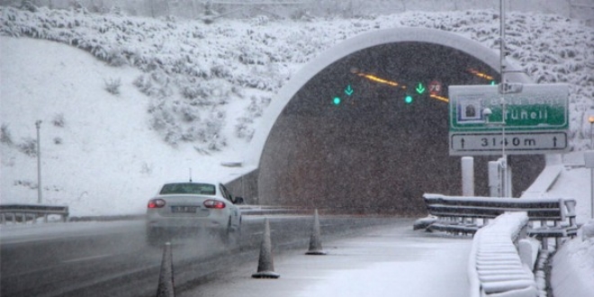 Antalya'da Akseki-Seydiehir karayolunda kar, ulam olumsuz etkiliyor